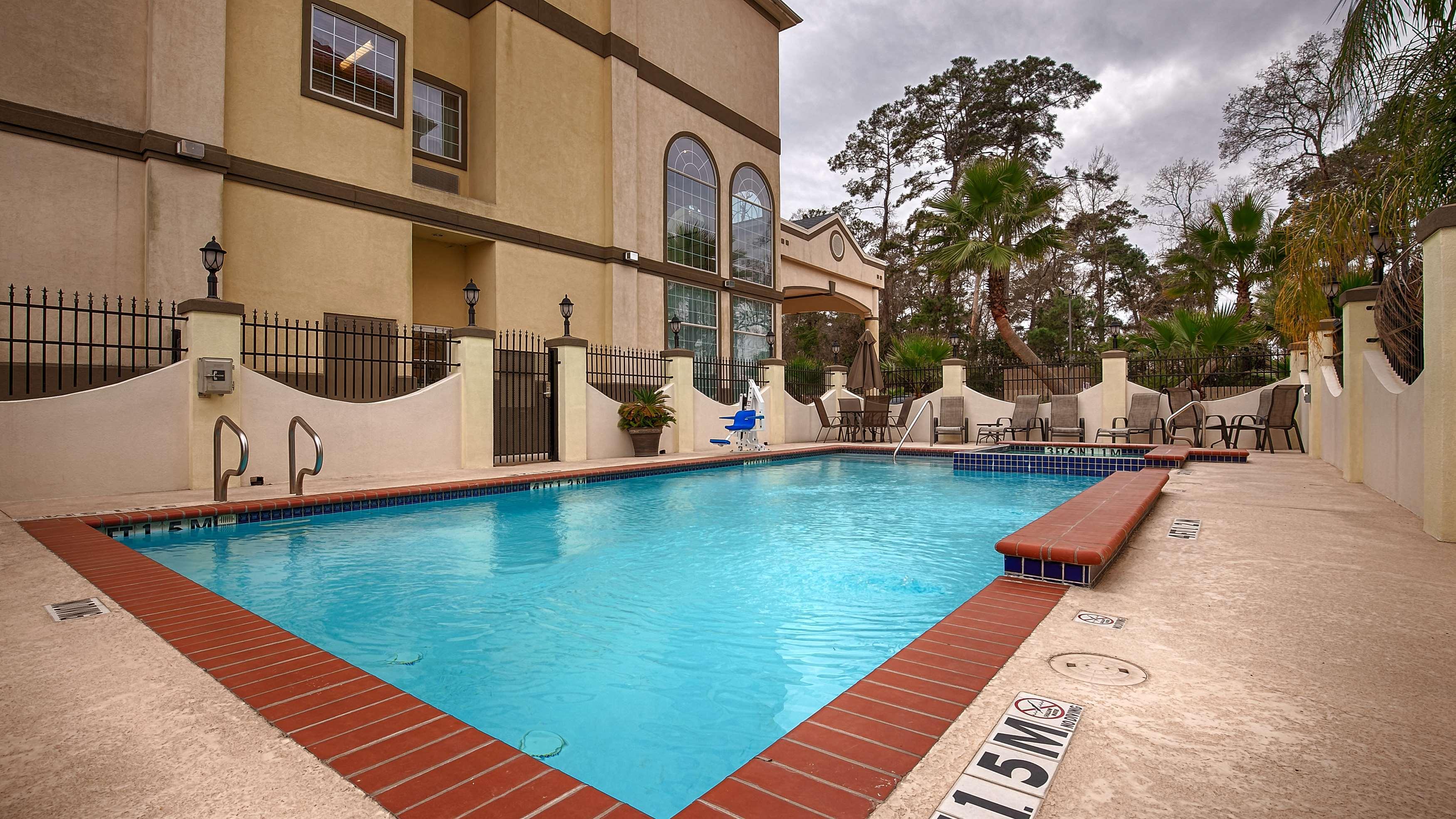 Best Western Plus New Caney Inn & Suites Esterno foto