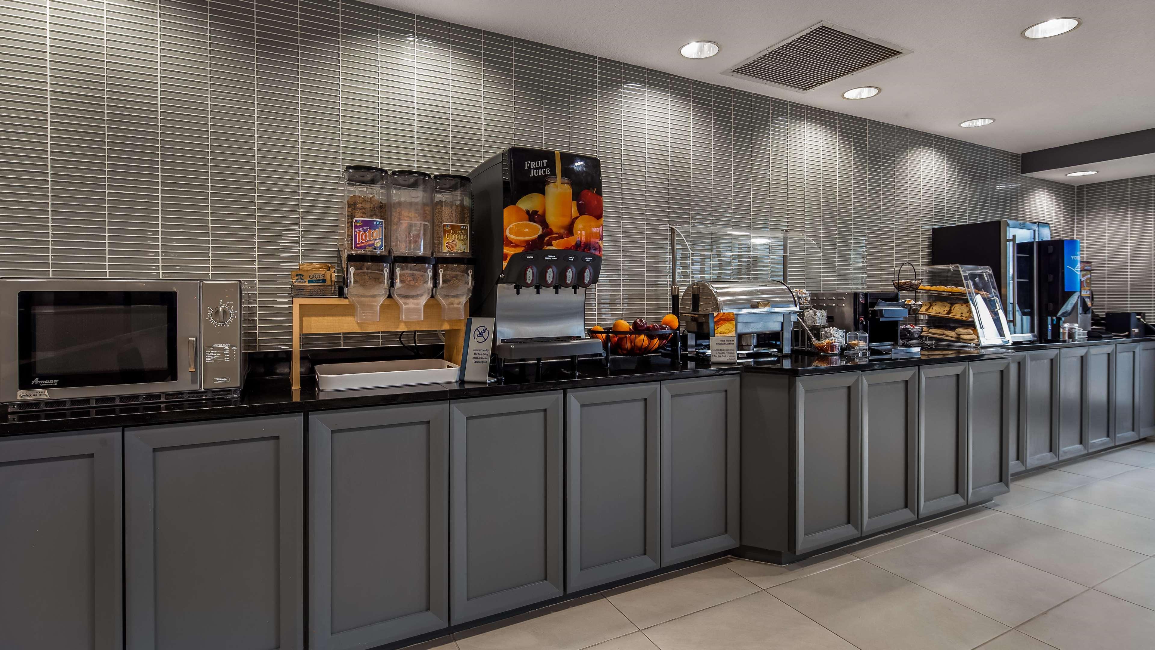 Best Western Plus New Caney Inn & Suites Esterno foto