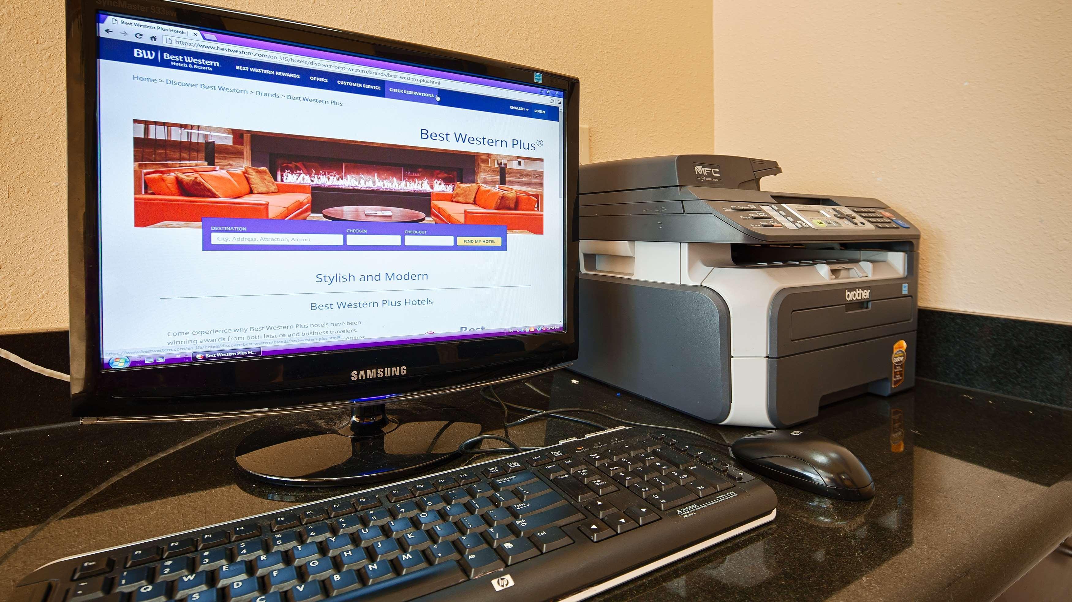 Best Western Plus New Caney Inn & Suites Esterno foto