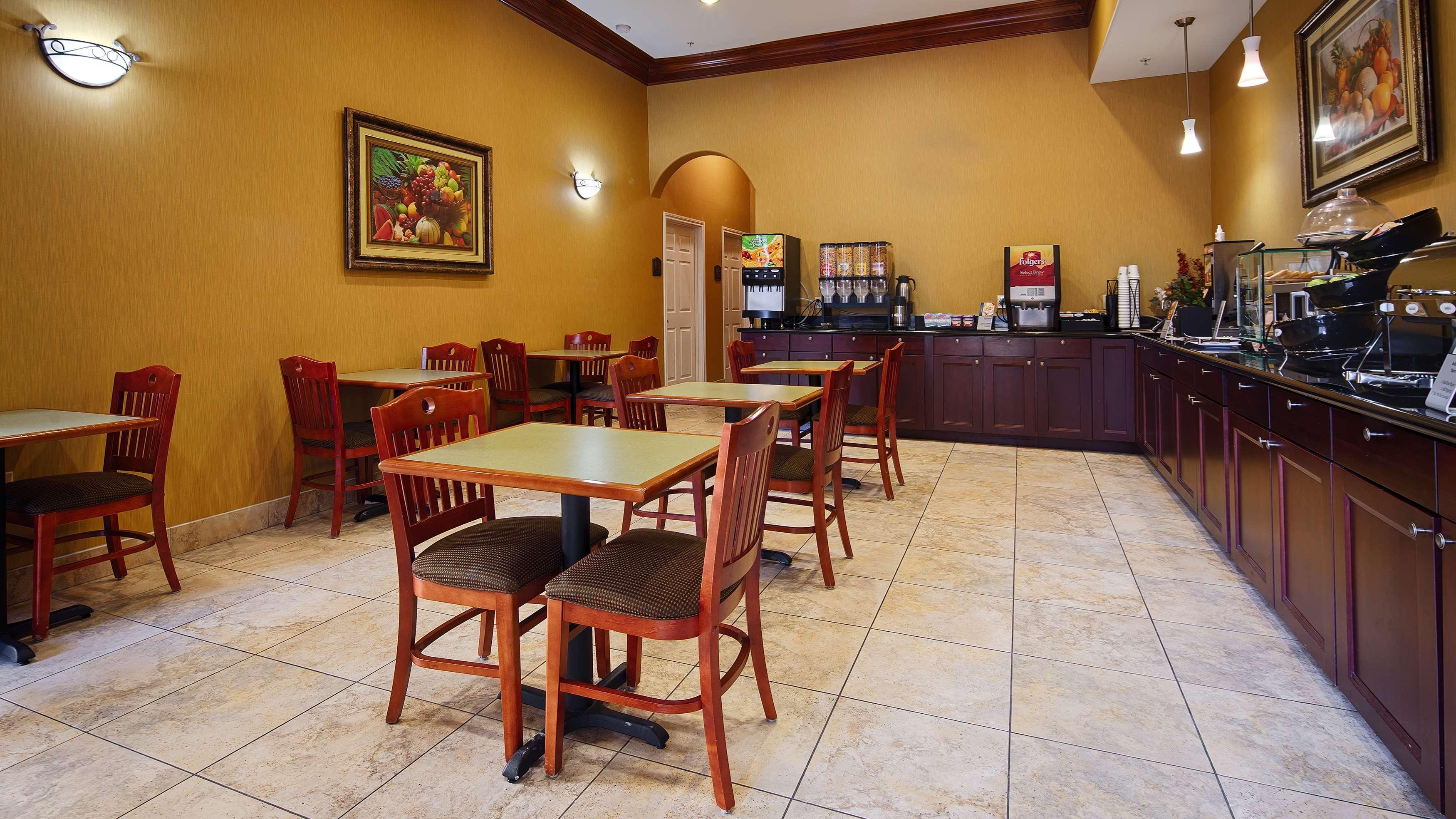 Best Western Plus New Caney Inn & Suites Esterno foto