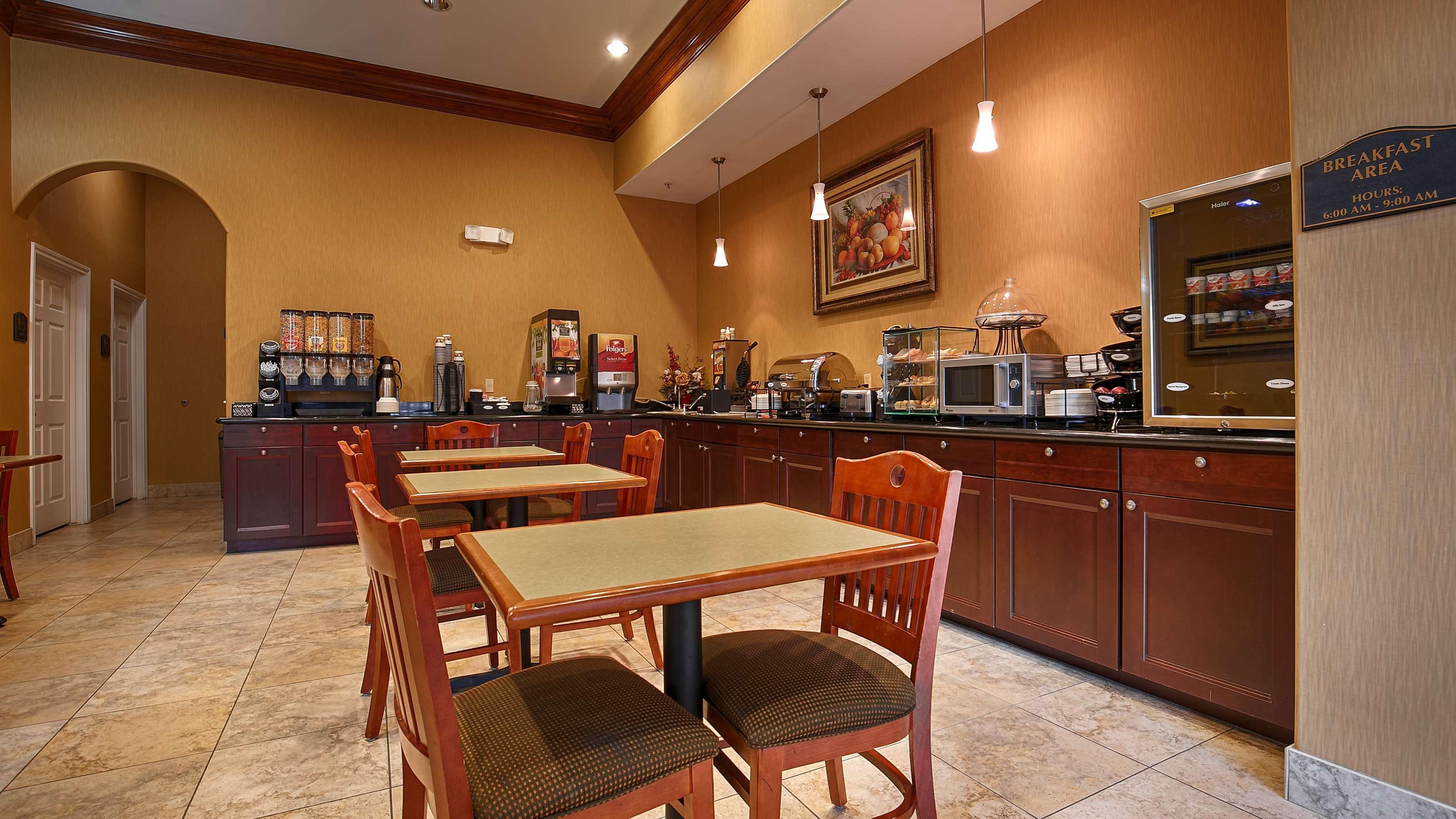 Best Western Plus New Caney Inn & Suites Esterno foto